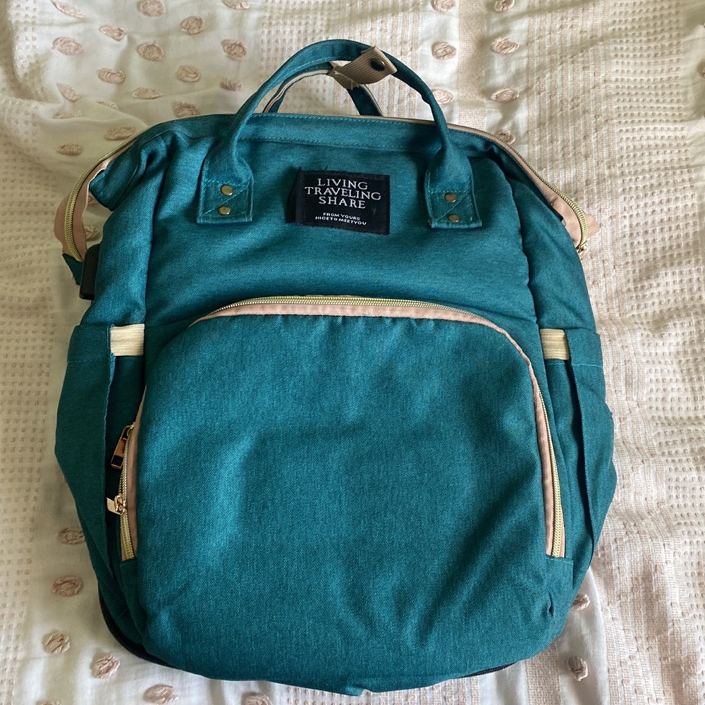 Living Traveling Share Bag